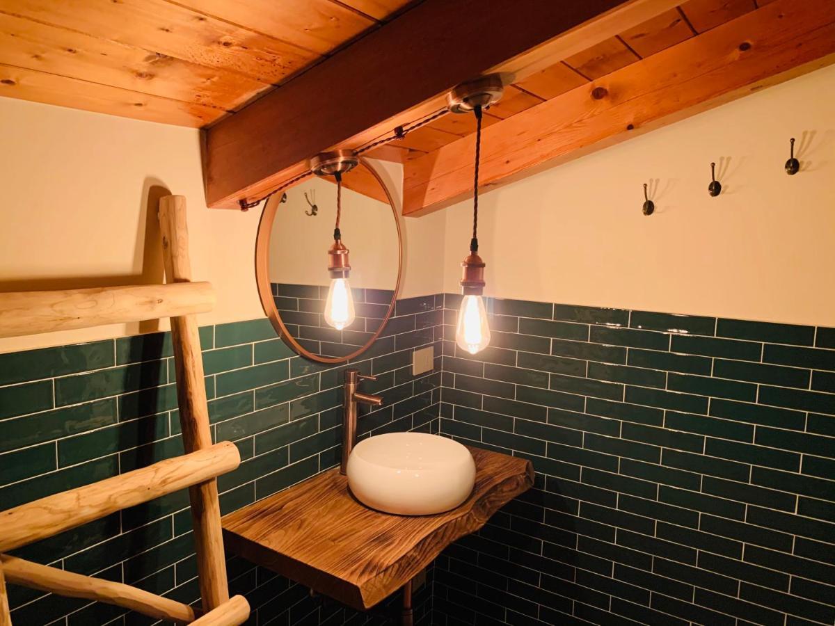 Charming Attic Apartment With Balcony & Swimming Pool Дезенцано-дель-Гарда Экстерьер фото
