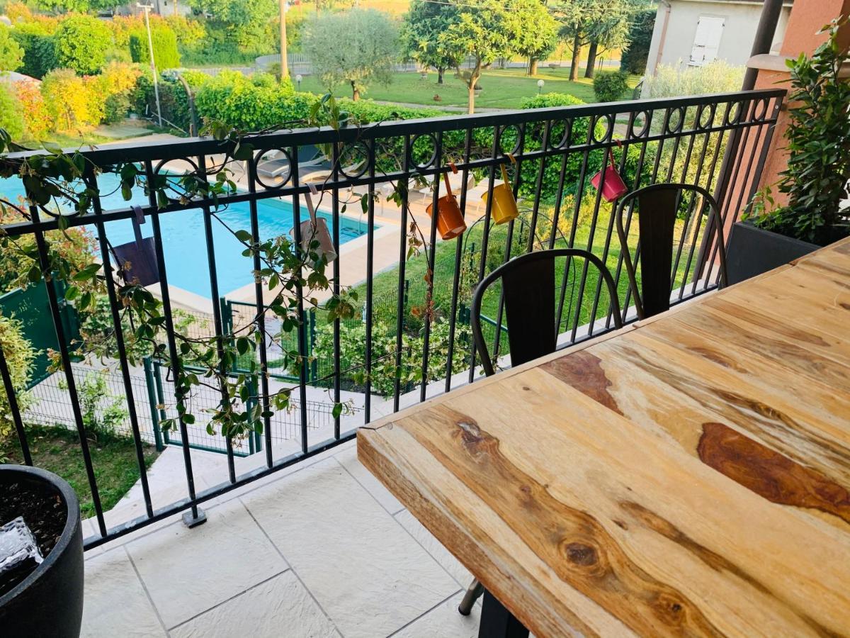 Charming Attic Apartment With Balcony & Swimming Pool Дезенцано-дель-Гарда Экстерьер фото