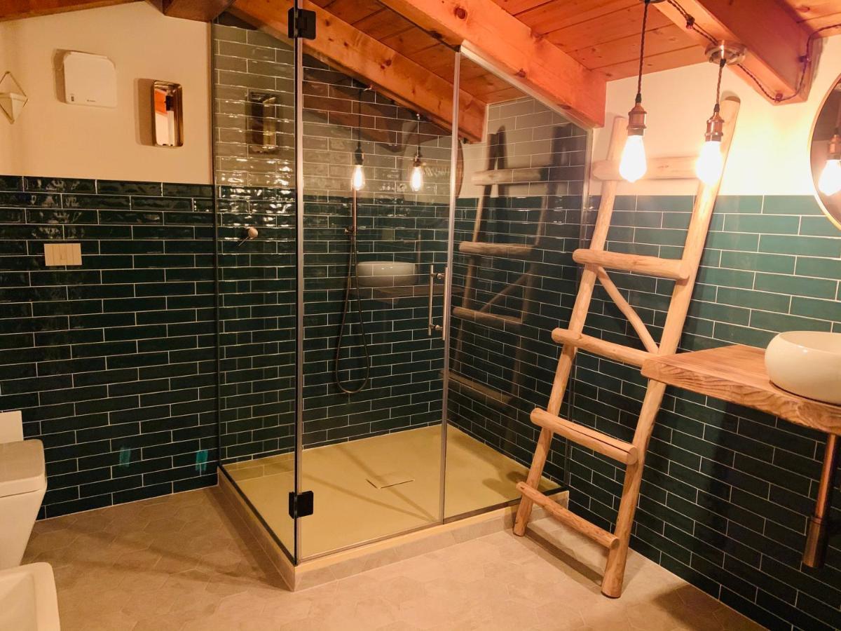 Charming Attic Apartment With Balcony & Swimming Pool Дезенцано-дель-Гарда Экстерьер фото