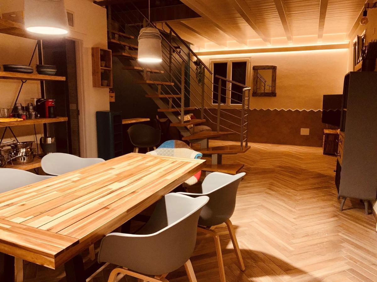 Charming Attic Apartment With Balcony & Swimming Pool Дезенцано-дель-Гарда Экстерьер фото