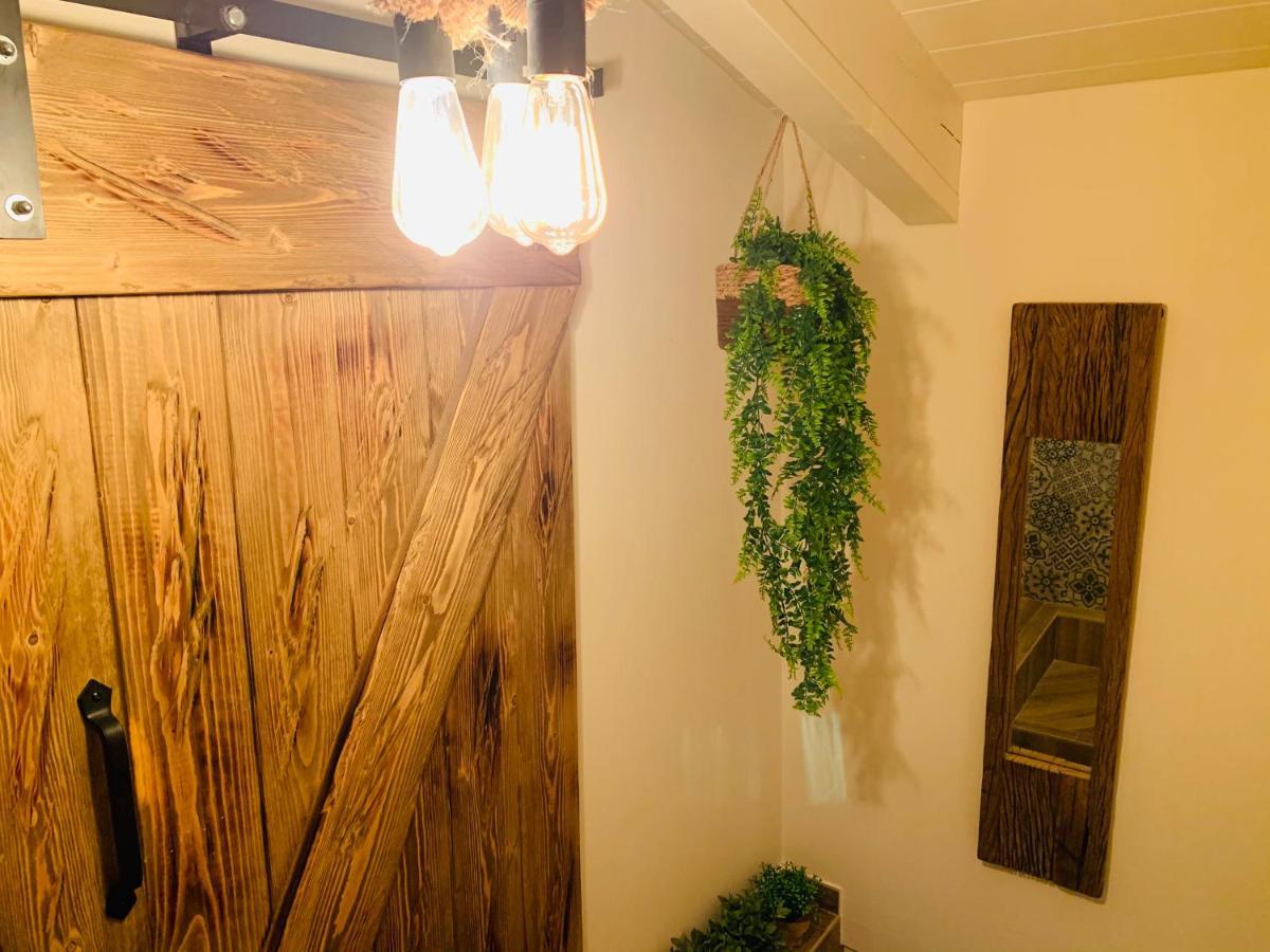 Charming Attic Apartment With Balcony & Swimming Pool Дезенцано-дель-Гарда Экстерьер фото
