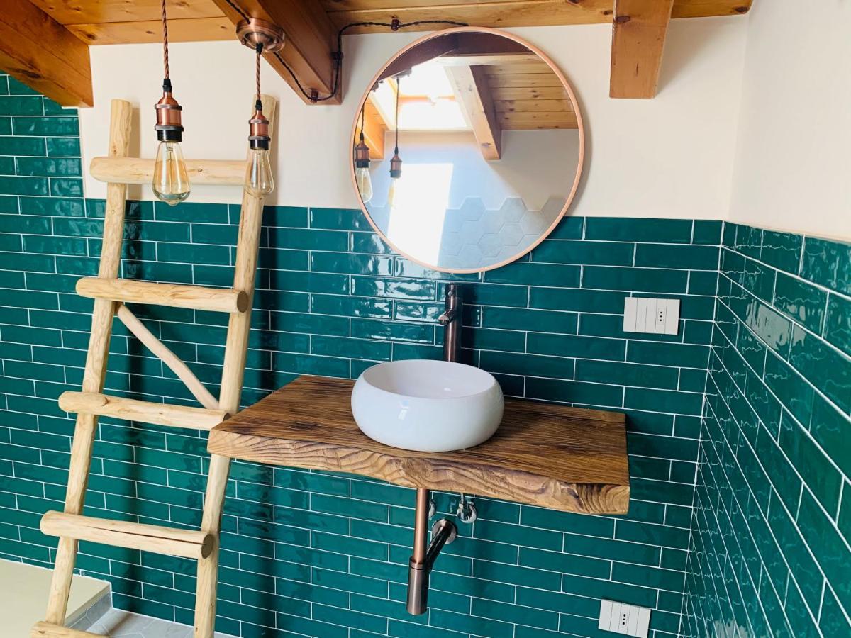 Charming Attic Apartment With Balcony & Swimming Pool Дезенцано-дель-Гарда Экстерьер фото