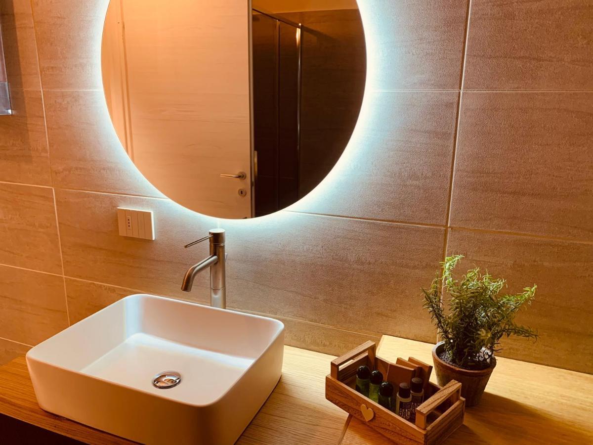 Charming Attic Apartment With Balcony & Swimming Pool Дезенцано-дель-Гарда Экстерьер фото