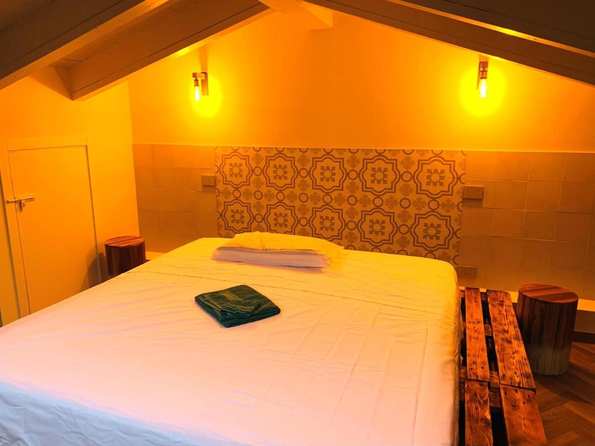Charming Attic Apartment With Balcony & Swimming Pool Дезенцано-дель-Гарда Экстерьер фото