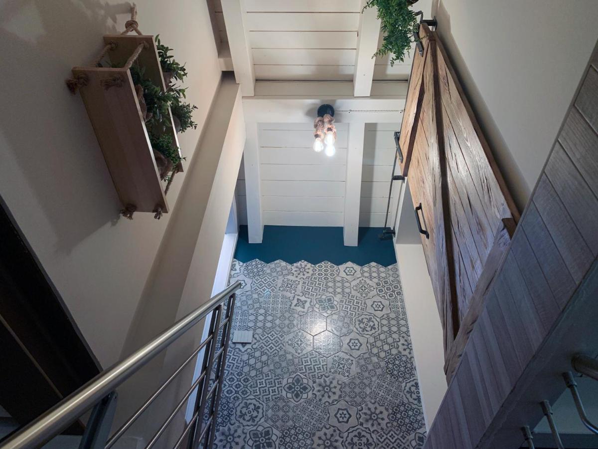Charming Attic Apartment With Balcony & Swimming Pool Дезенцано-дель-Гарда Экстерьер фото